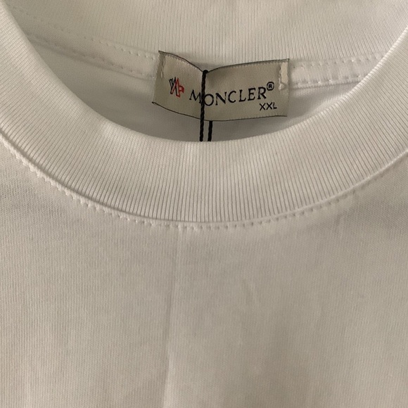 🆕 Moncler Men’s Logo Text T-Shirt - Picture 7 of 11